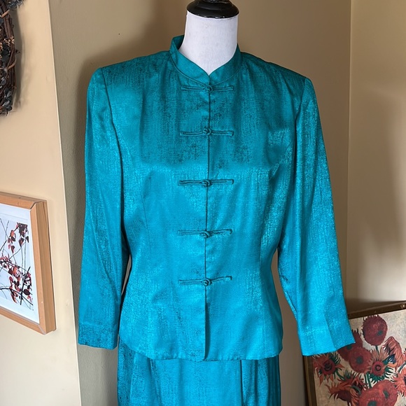 Vtg Y2K ADRIANNA PAPELL Size 12 Safe Silk Emerald 100% Silk Skirted Suit Asian - Picture 2 of 16